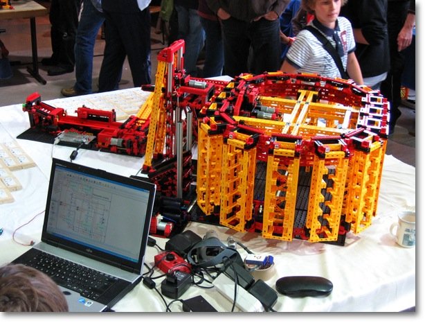 Jonas-Rupp-01-Erbes-Buedesheim-2011 - Jonas Rupp - pakkettenmagazijn met sorteer- en plaatsingsmechanisme via barcodes